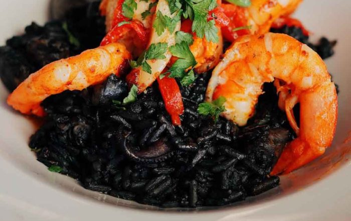 cómo hacer arroz negro con calamares y gambas